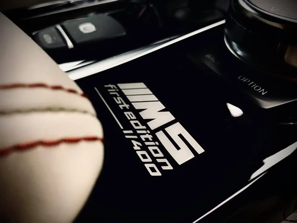 BMW M5 First Edition - plakietka progowa